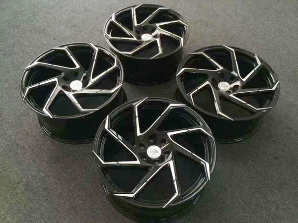 Cadillac XT4 23 inch wheels
