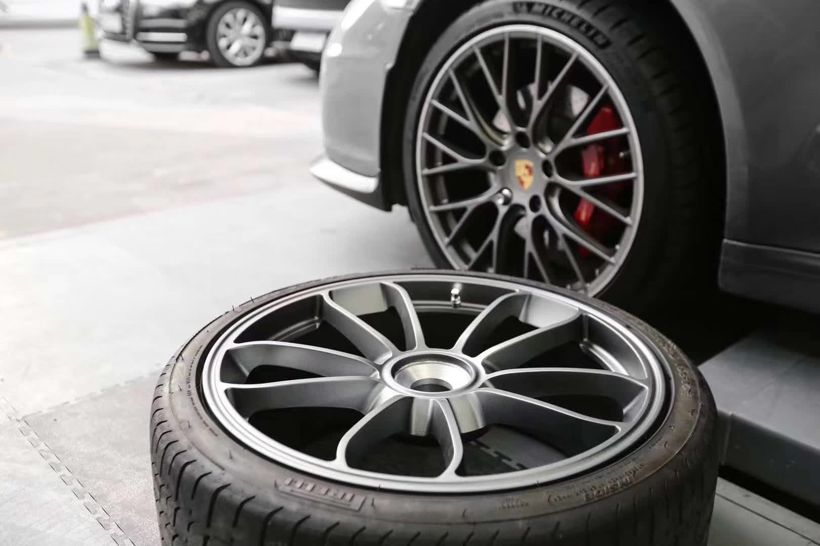 Porsche 718 Center lock wheels 22 inch rim