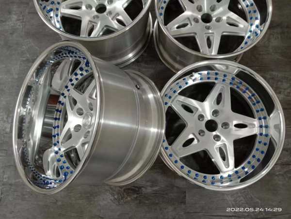 Five Pointed Star Design Deep Dish Flat Lip Brush Center Custom Wheels