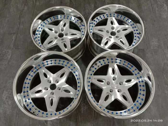 Five Pointed Star Design Deep Dish 18 Inch Flat Lip Brush Center Custom Wheels