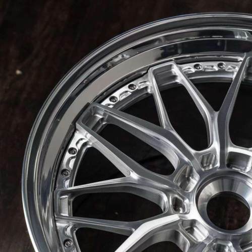 Staggered Spoke Design Central Lock Brushed Center Polish Barrel