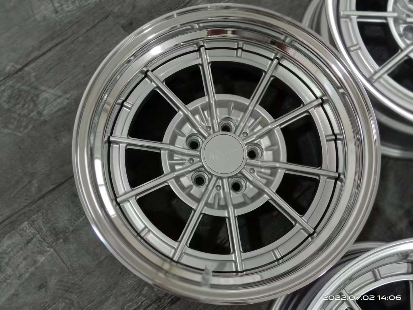 Mercedes Benz Classic Design 18x7J 3-Piece Wheel Silver Center Disk Step Lip