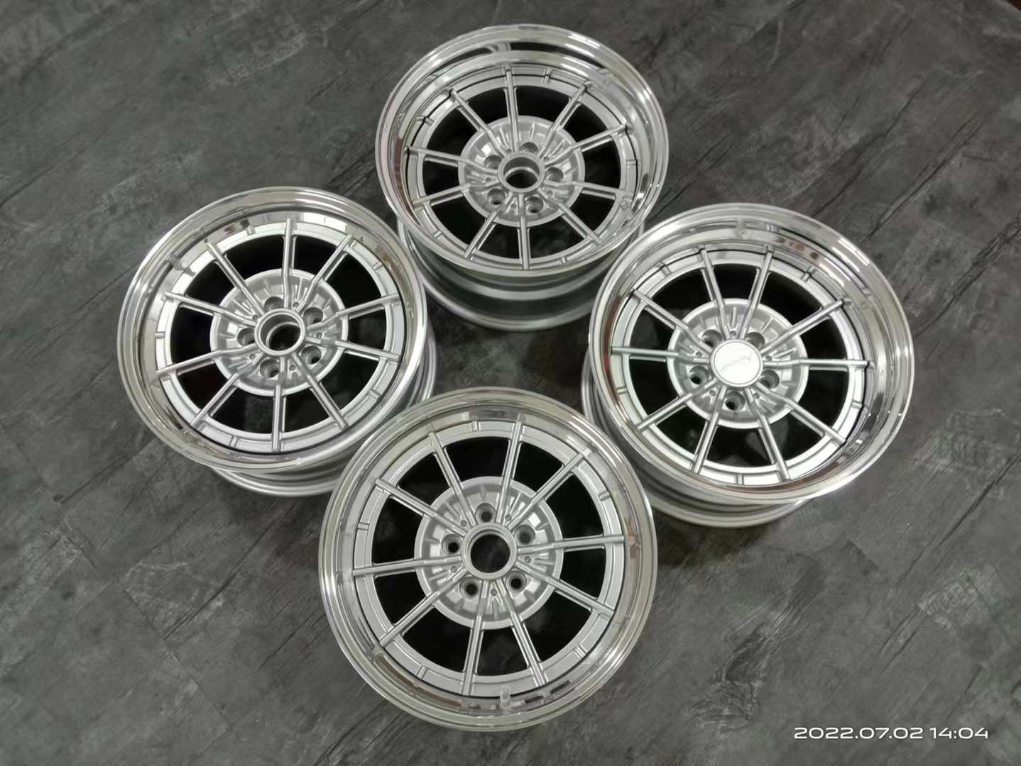 Mercedes Benz Classic Design 17x8J 3-Piece Wheel Silver Center Disk Step Lip