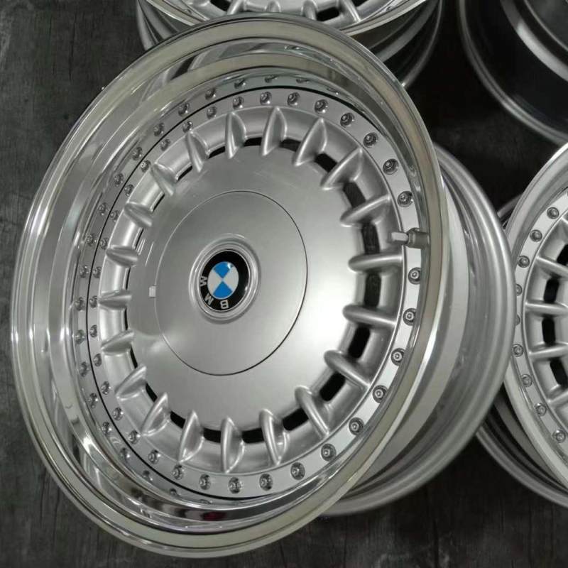 Classic Antique Is Designed To Fit The 17 Inch 3-Piece Wheel Of The BMW 850i