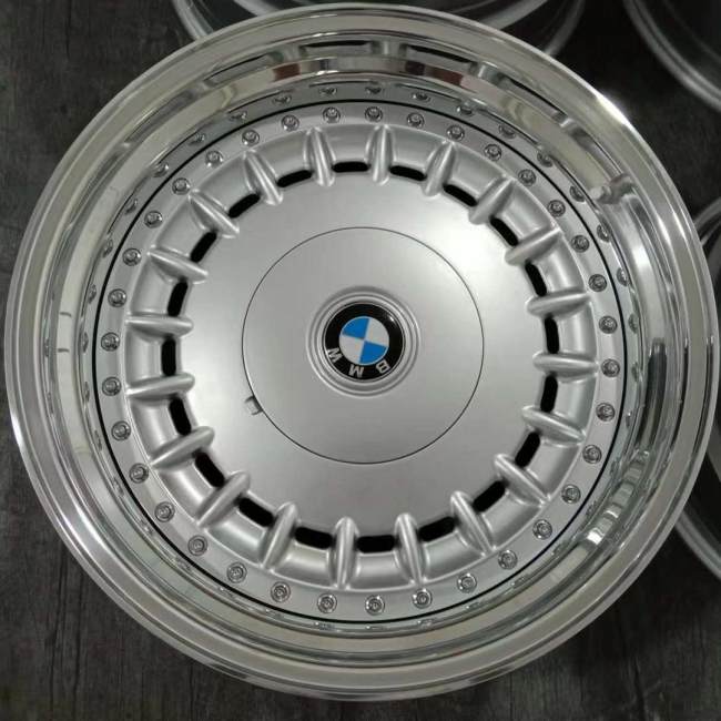 Classic Antique Is Designed To Fit The 17 Inch 3-Piece Wheel For BMW 850i