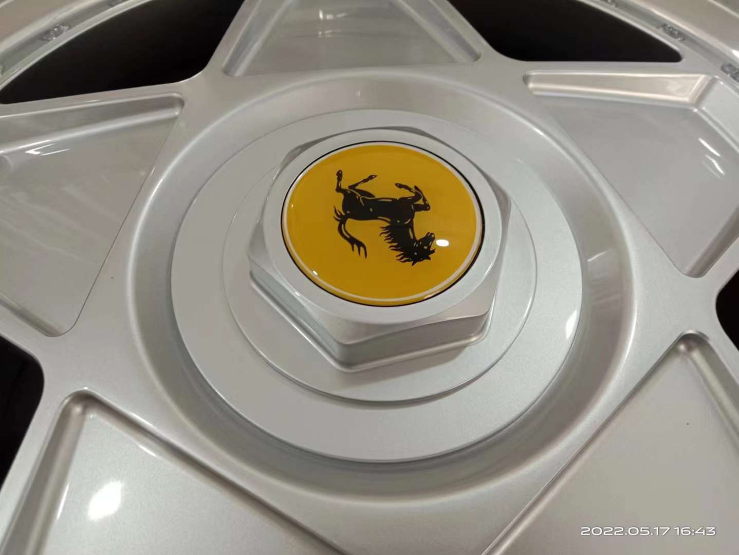 Replica Ferrari Classic Pentagram Design 3-piece Wheels Center Silver 20 inch