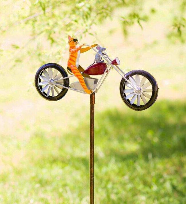 -Cute animals on a Vintage Bicycle Metal Wind Spinner