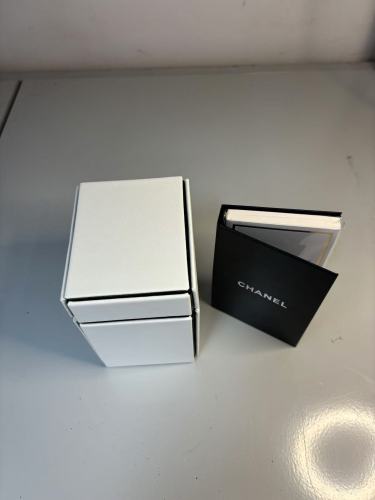 Chanel watch box-chain clause