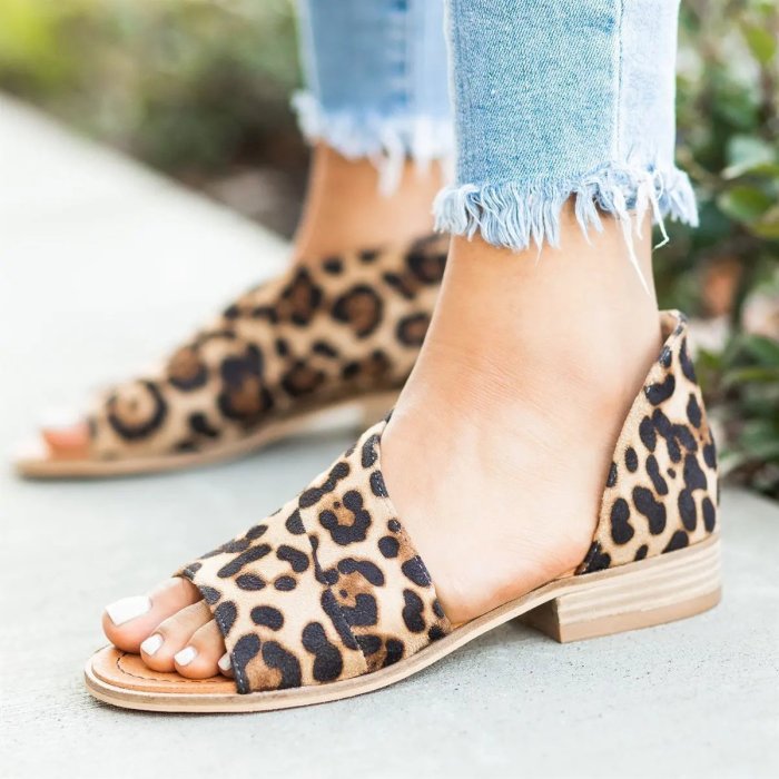 Large Size Women Peep Toe Side Cut Style Stacked Flat Heel Sandals