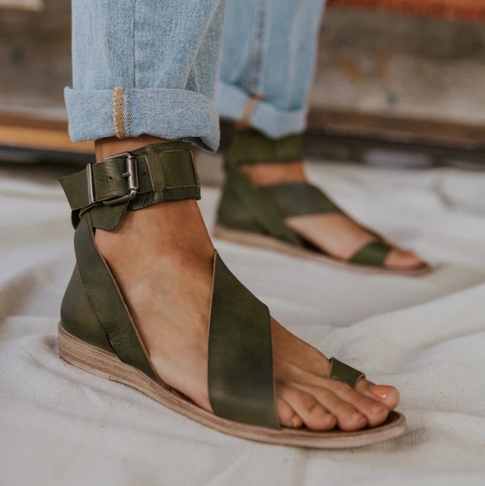 Fashion Flip-flops Flat Heel Buckle Strap Sandals