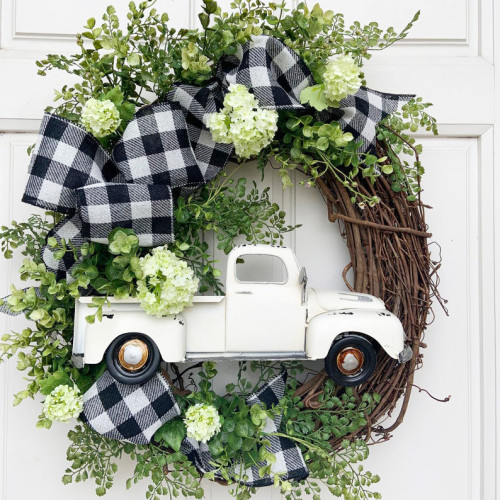 Farmhouse Truck Wreath - Perfect and Beautiful Home Decoration!