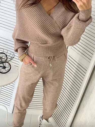 Trendy knitted two-piece suit