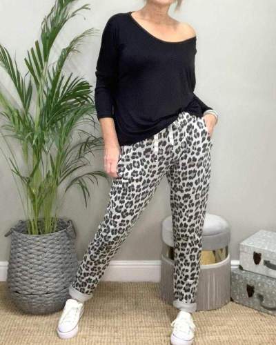 Two-Piece Set of Solid Long Sleeve Top & Leopard Print Track Pants