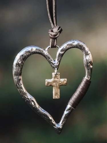 🔥Buy 3 Get 10% Off🔥Vintage Cross Love Heart Pendant Necklace