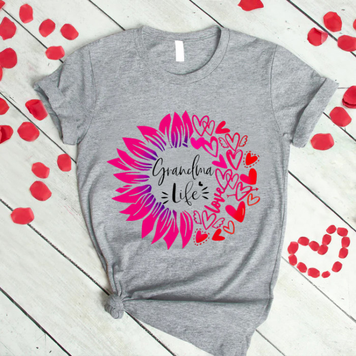Grandma Life Flower With Hearts T-shirt