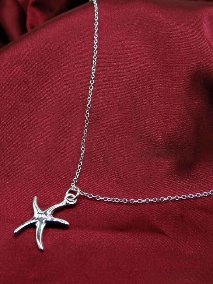 Simple Fashion Starfish Pendant Necklace