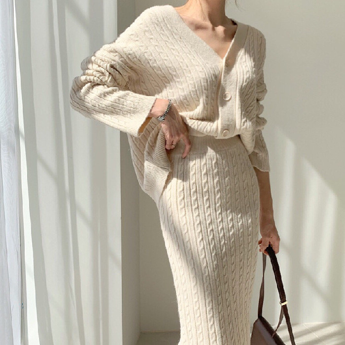 Temperament and personality knitted suit