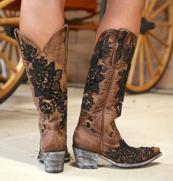 Pointed Toe Floral Slip-On Thread Western Boots