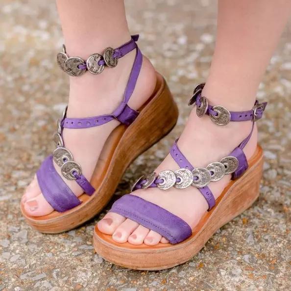 Women‘s Fashionable Retro Wedge With Coin Decoration Sandals