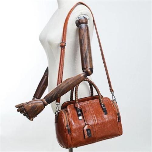 Vintage High Quality Leather Solid Rivet Female Handbags