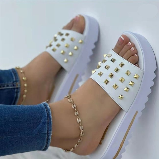 Studded Casual Resort Slippers