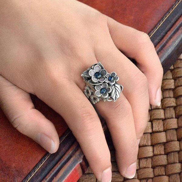 Floral Sapphire Silver Ring