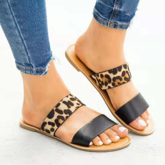Woman Casual Leopard Flat Sandals