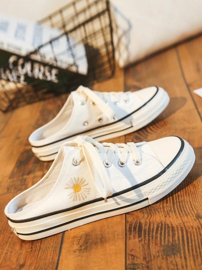 Flat Heel Lace-Up Holiday Daisy Canvas Sneakers