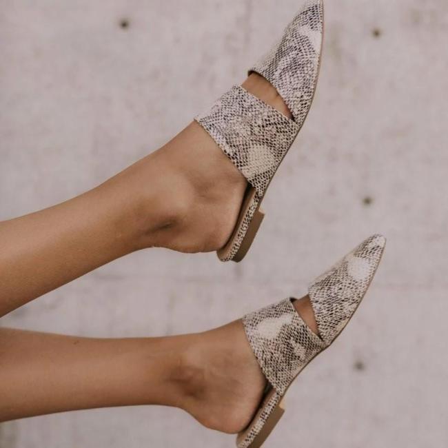 pointed mule flats