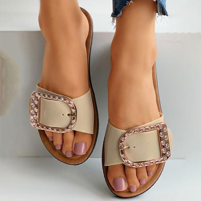 Studded D-buckle Design Flat Sandals