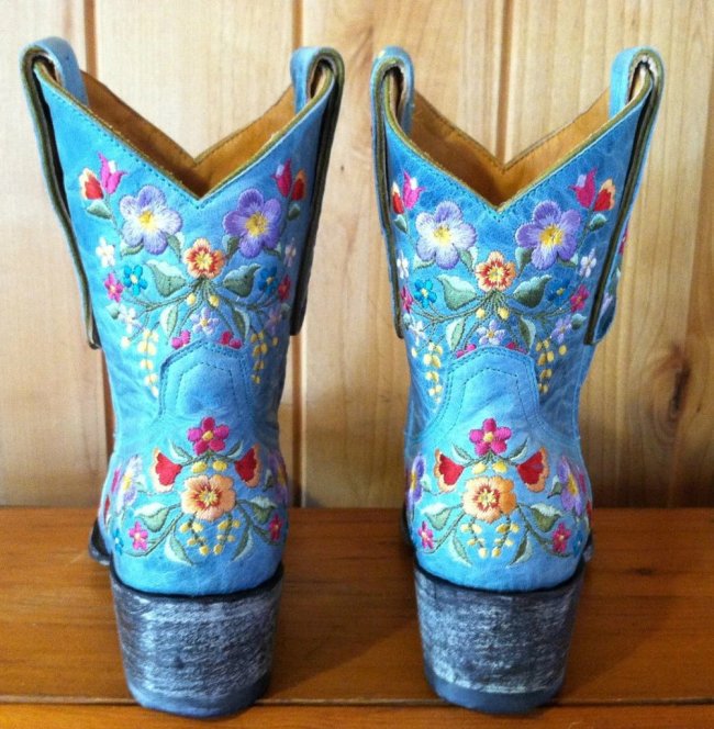 round toe block heel boots