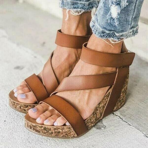 are open toed sandals business casual