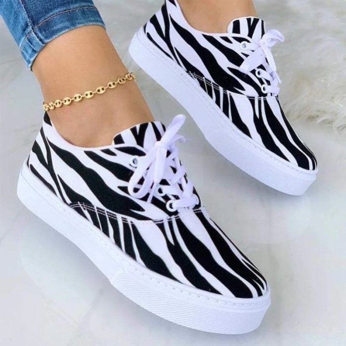Women's Fashion Casual Color-Blocking Lace-up Flat Sneakers