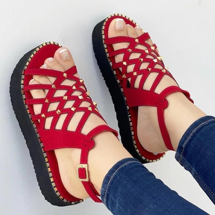 Women's Casual Fashion Hollow-out Rivet Adjusting Buckle Flat Sandals