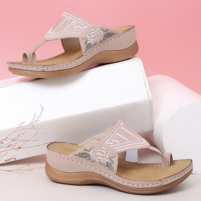 🔥2022 New arrival Floral Embroidered Vintage Women's Sandals