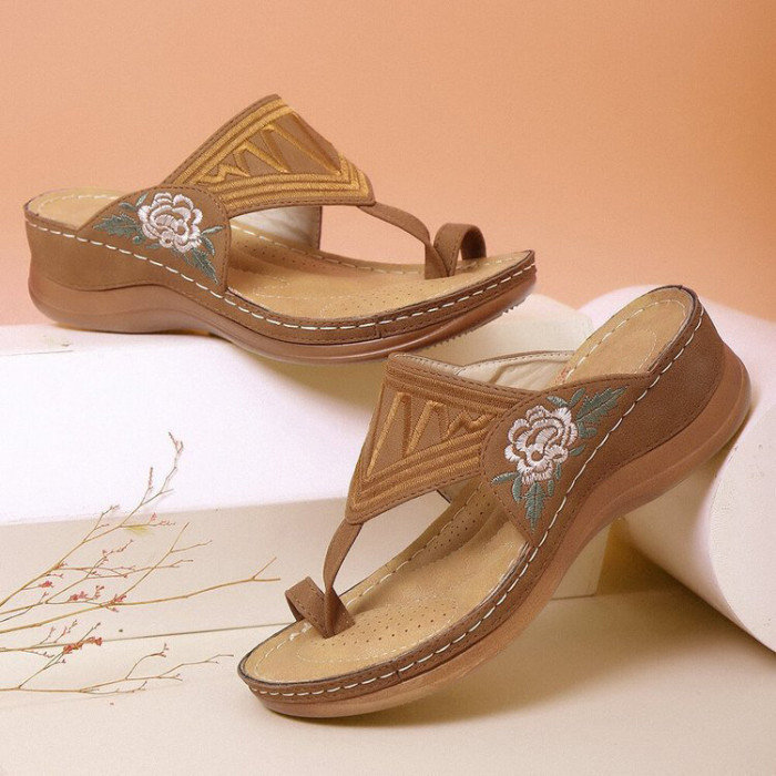 🔥2022 New arrival Floral Embroidered Vintage Women's Sandals