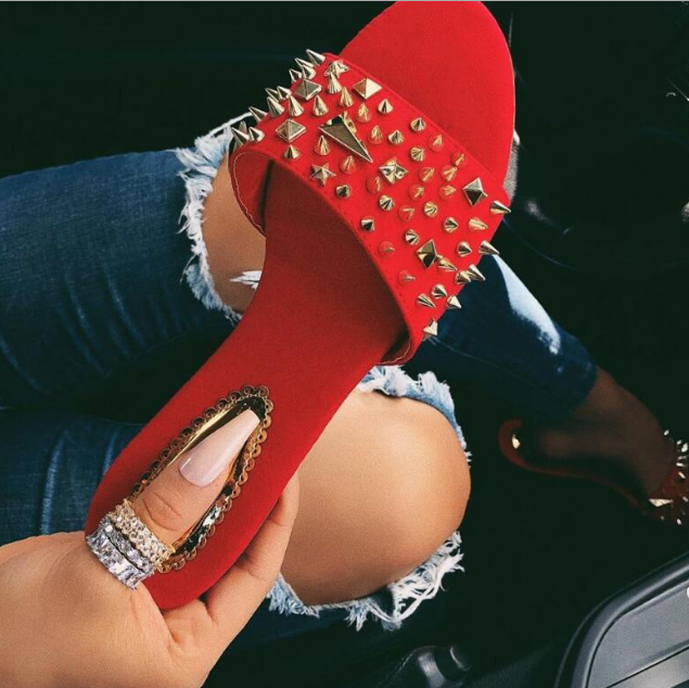 2020 New And Fashional Woman Sandals Studded Spiked Strap Lightly Padded Insole Slippers