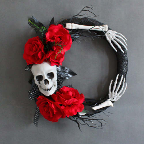 16  Halloween Wreath with Scary Skull and Red Roses