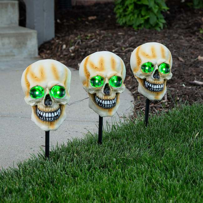 1 Pack Solar Powered Glowing Skull Garden Stakes