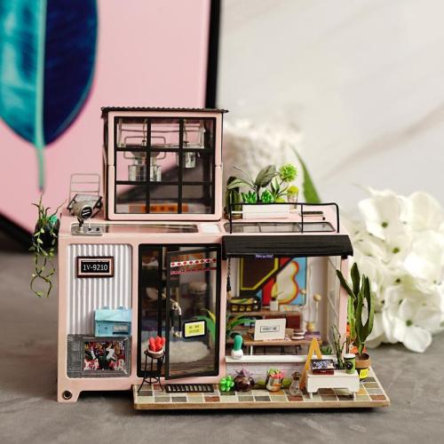 Kevin's Bachelor Miniature Studio | Anavrin