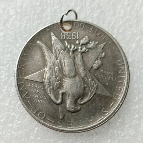 P(36)  US Texas Half Dollar Silver Plated Coin Pendant