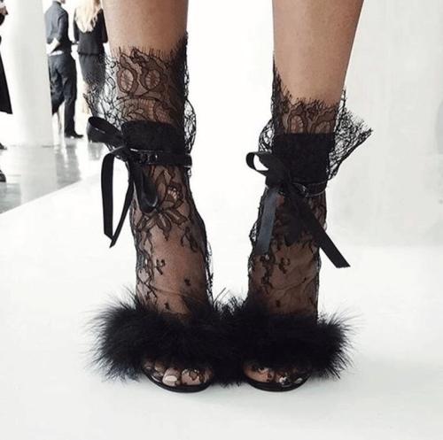 BKLD Womens Socks 2018 Summer Sexy Lace Floral Transparent Socks Women Mesh Women Girl Socks Elastic Fashion Lady Short Socks