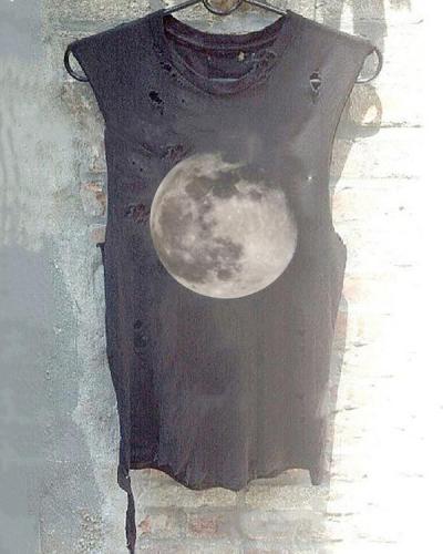Moon Hole Round Neck T-shirt Women's Sleeveless Vest