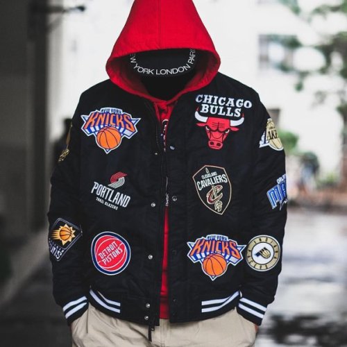 Casual chic Chicago Bulls print jacket