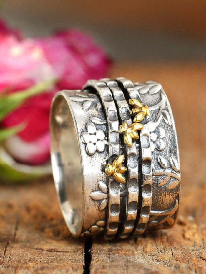 Wisherryy Vintage Floral & Bees Carving Ring