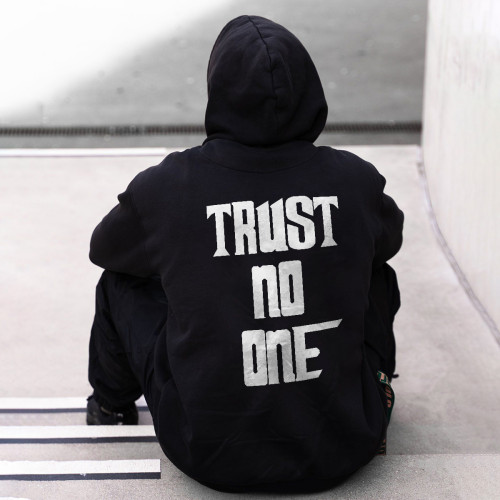 GISUSIE Trust No One Printed Hoodie