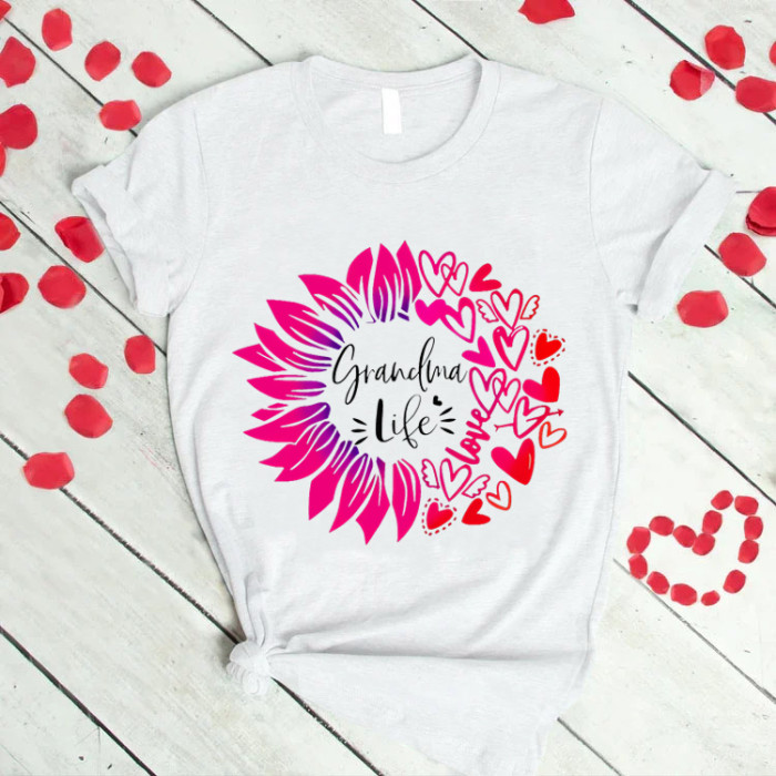 Grandma Life Flower With Hearts T-shirt