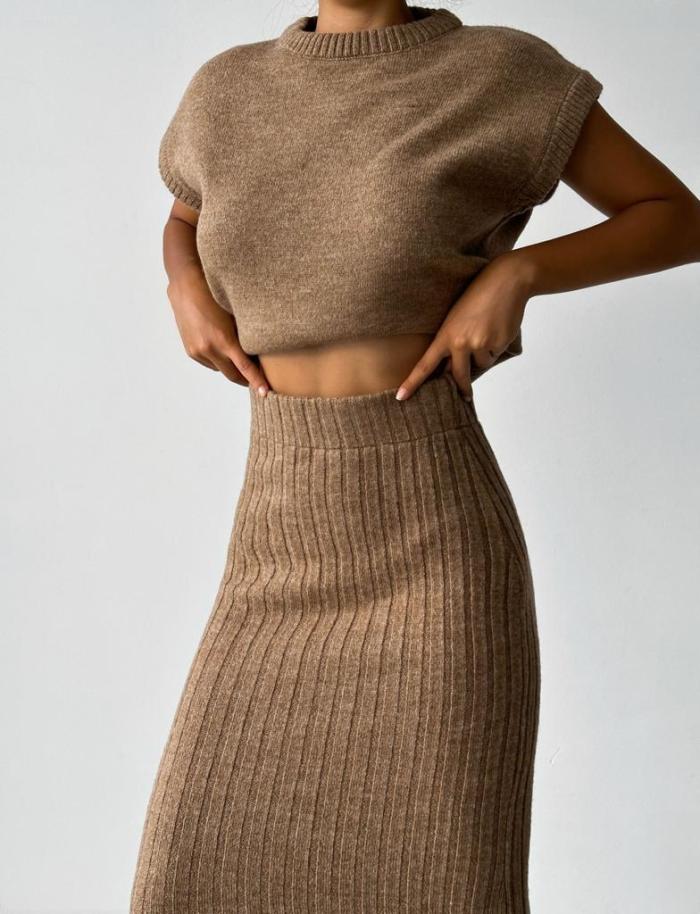 Sleeveless vest + knitted skirt two-piece set