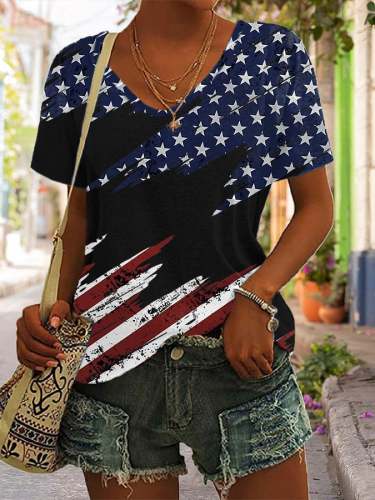 Women'S V-Neck Independence Day Distressed Flag Diagonal Graphic T-Shirt