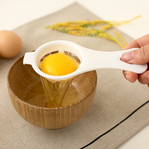 Friendly handle egg divider tool for breakfast egg separator mini gadgets plastic filter sieve cook egg holder food utensils